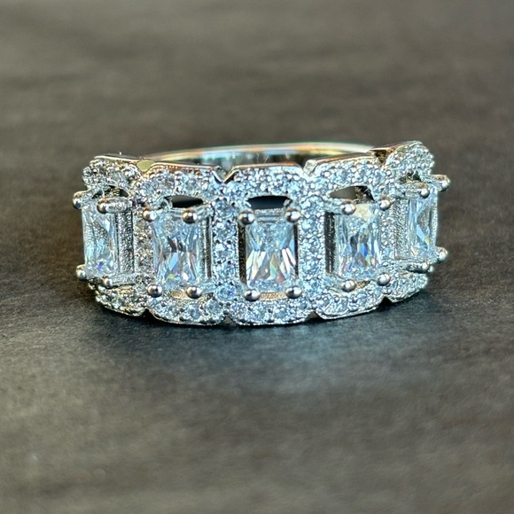 Zircon 925 Silver 5 Stone Band Ring - Picture 11 of 12